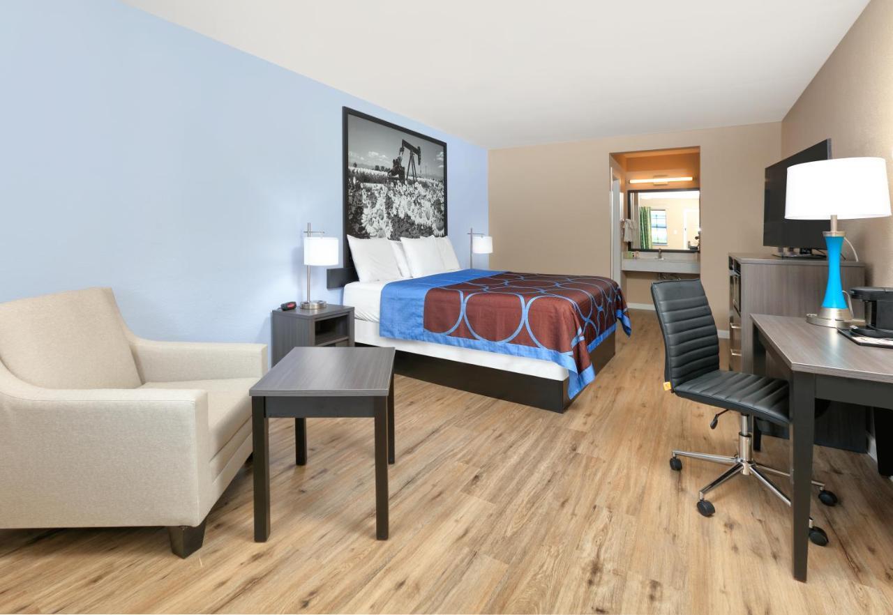 Super 8 By Wyndham Victoria - South - Hwy 59 Hotel ภายนอก รูปภาพ