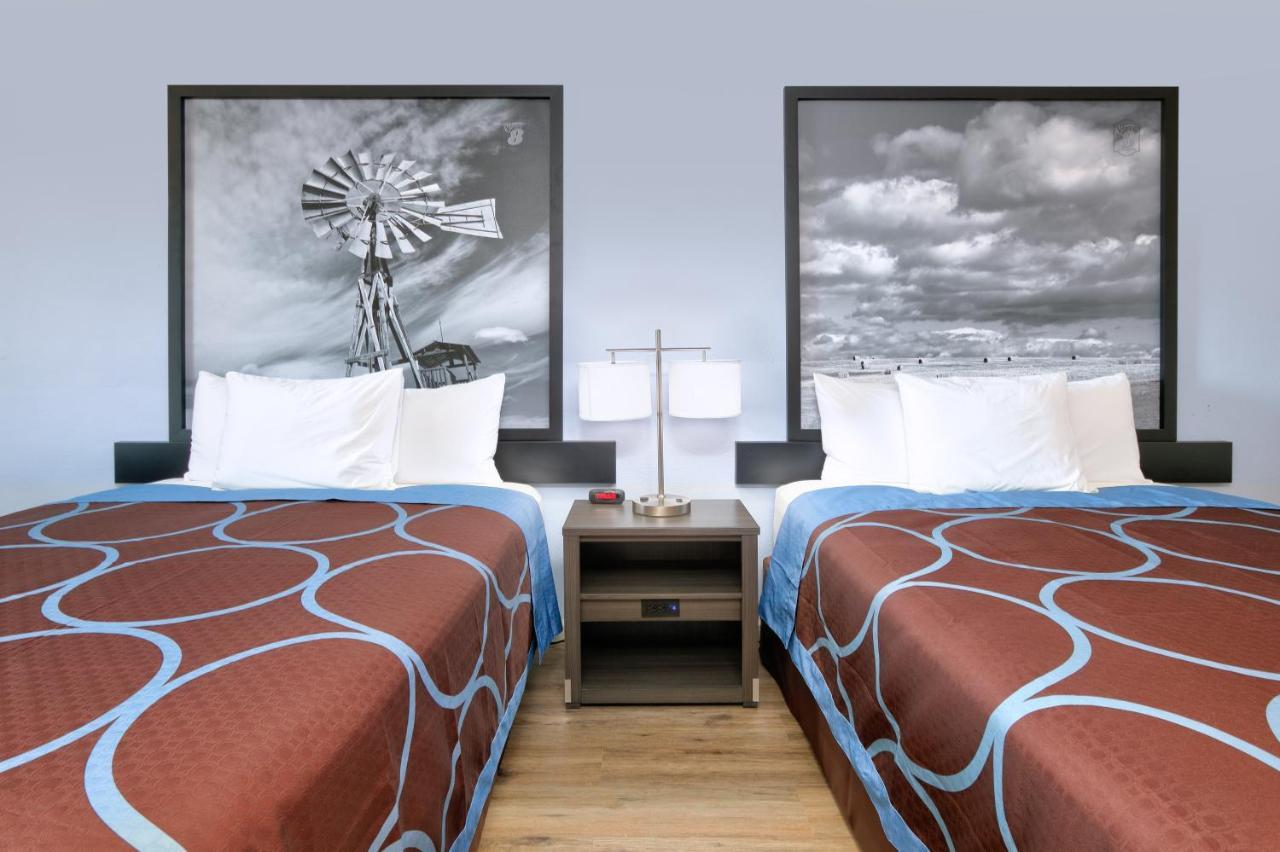 Super 8 By Wyndham Victoria - South - Hwy 59 Hotel ภายนอก รูปภาพ