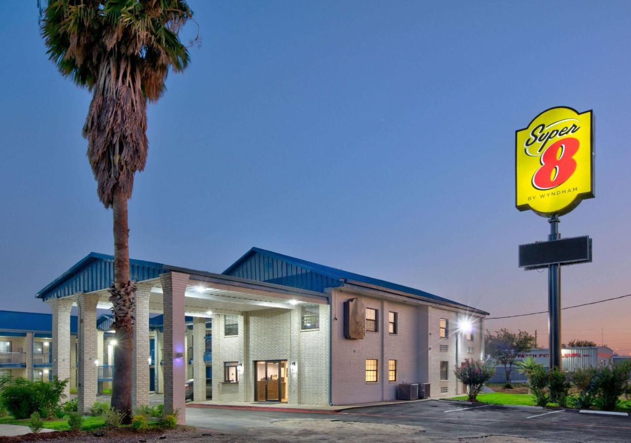 Super 8 By Wyndham Victoria - South - Hwy 59 Hotel ภายนอก รูปภาพ