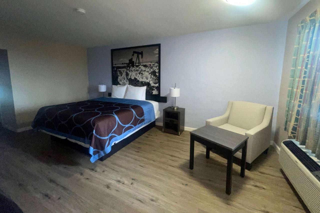 Super 8 By Wyndham Victoria - South - Hwy 59 Hotel ภายนอก รูปภาพ