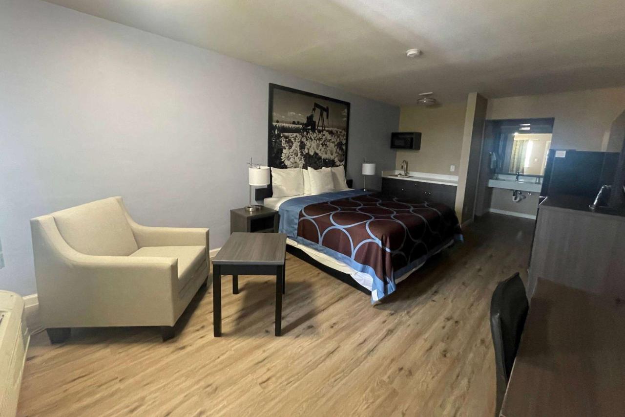 Super 8 By Wyndham Victoria - South - Hwy 59 Hotel ภายนอก รูปภาพ