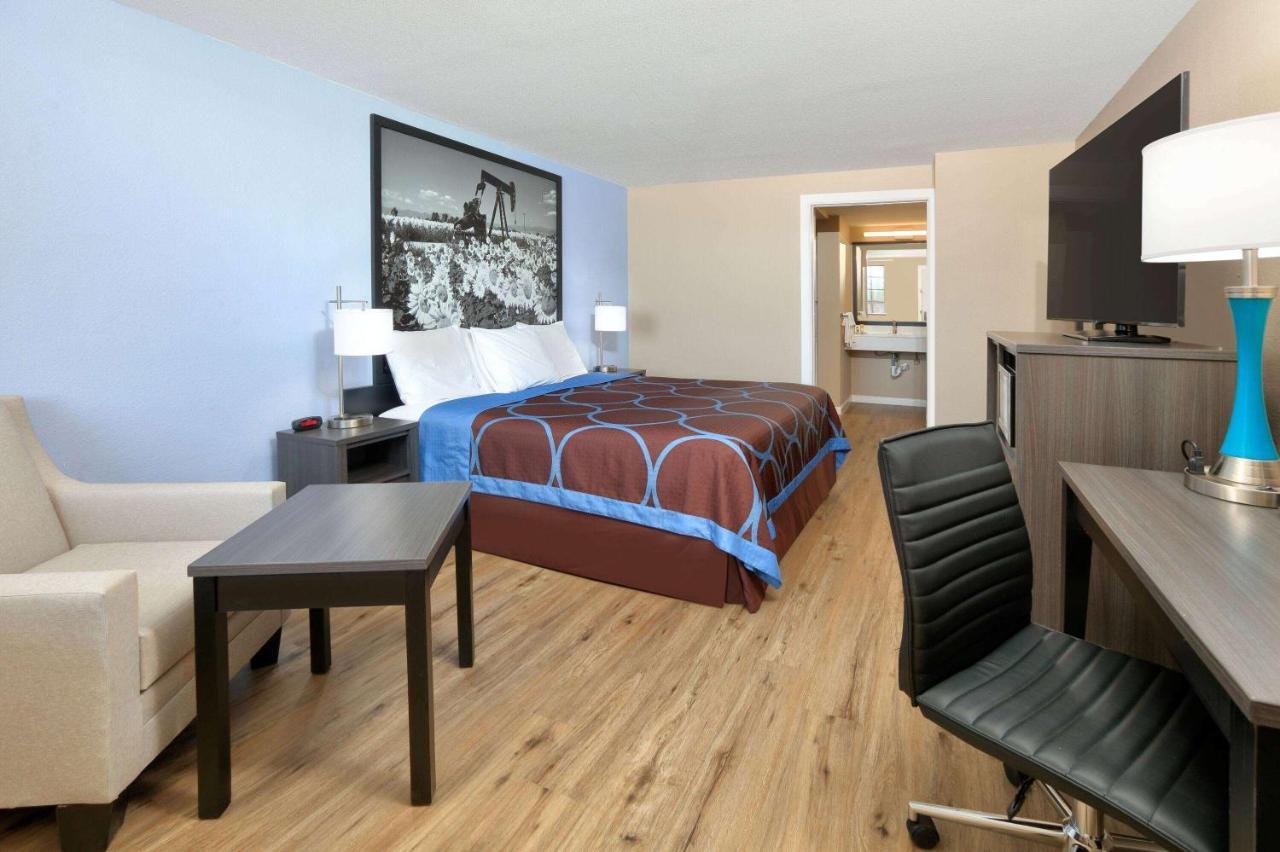 Super 8 By Wyndham Victoria - South - Hwy 59 Hotel ภายนอก รูปภาพ