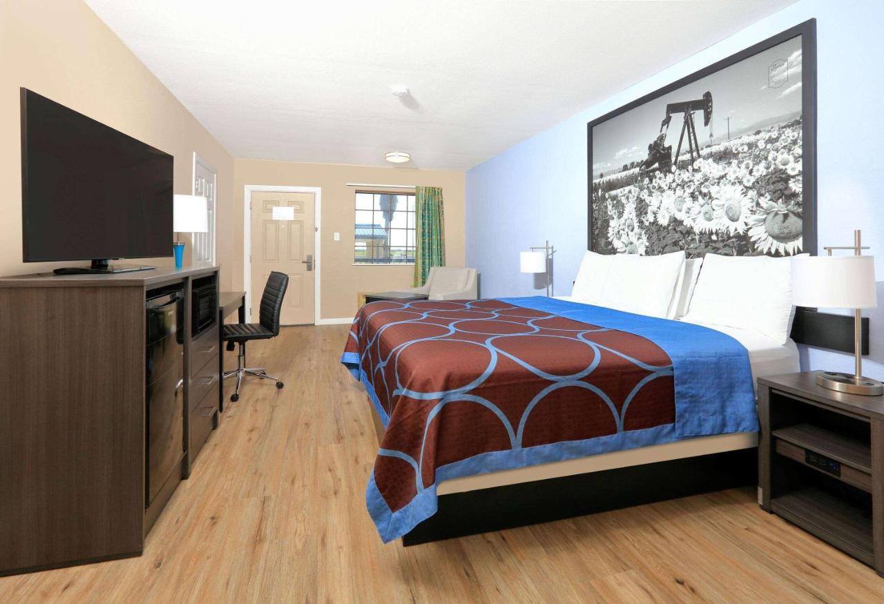 Super 8 By Wyndham Victoria - South - Hwy 59 Hotel ภายนอก รูปภาพ